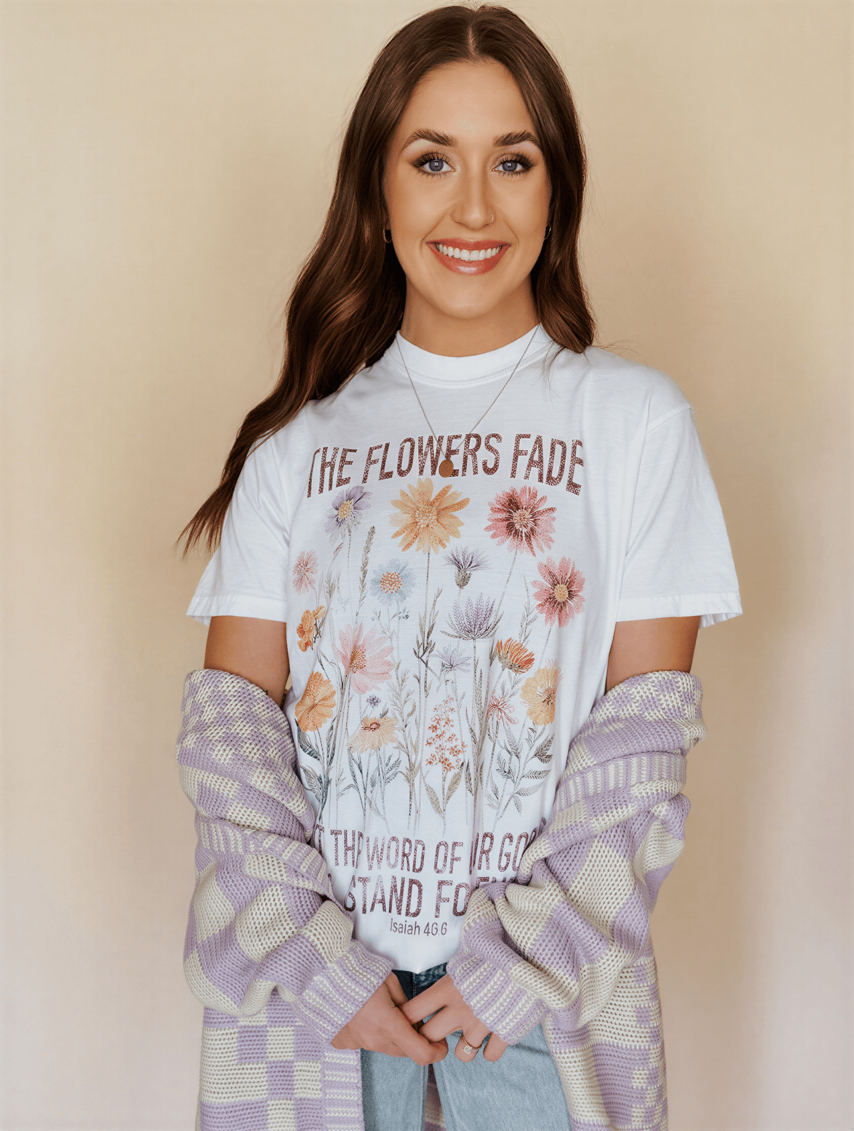 model wearing the flowers fade tee