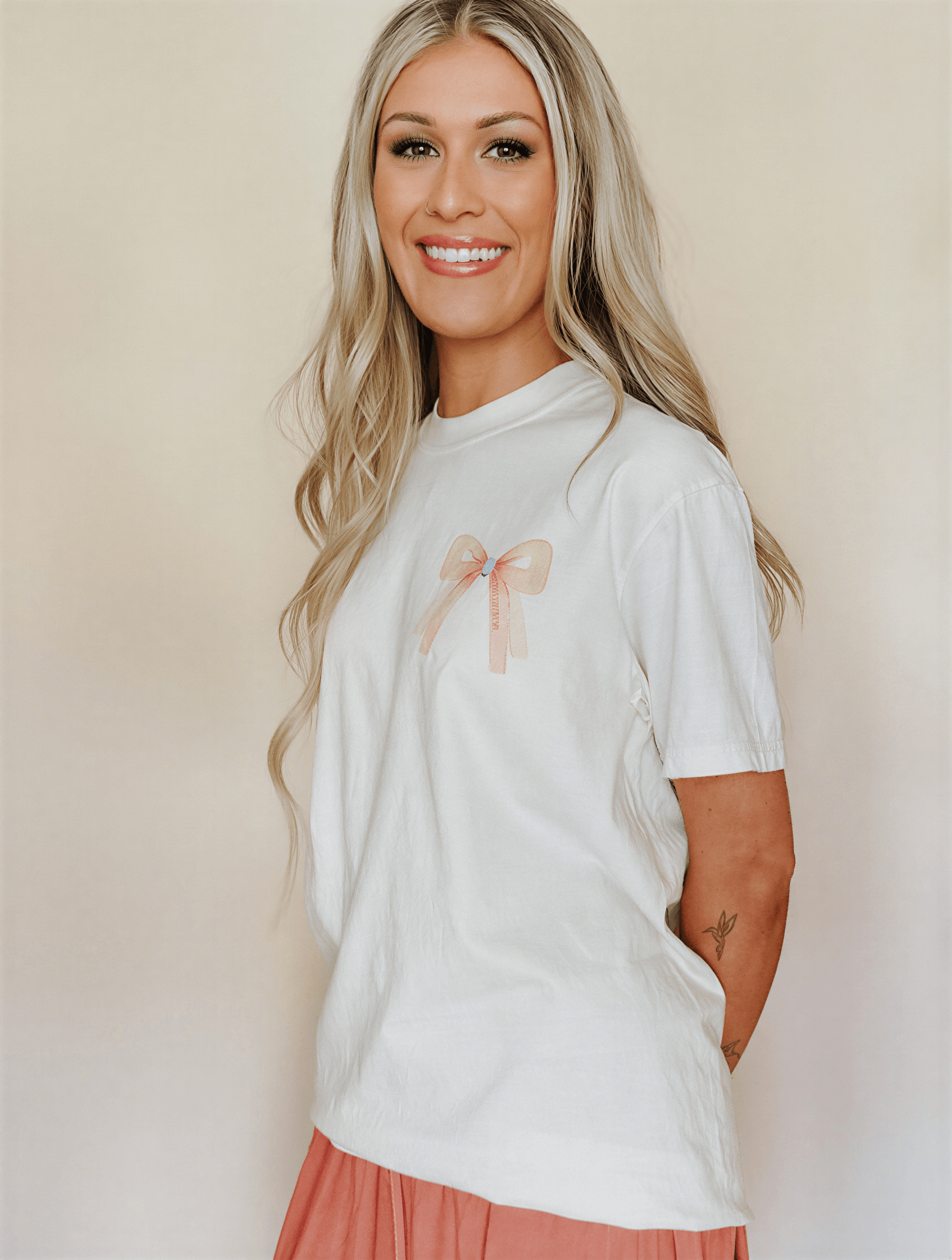 front of model wearing god say I am tee